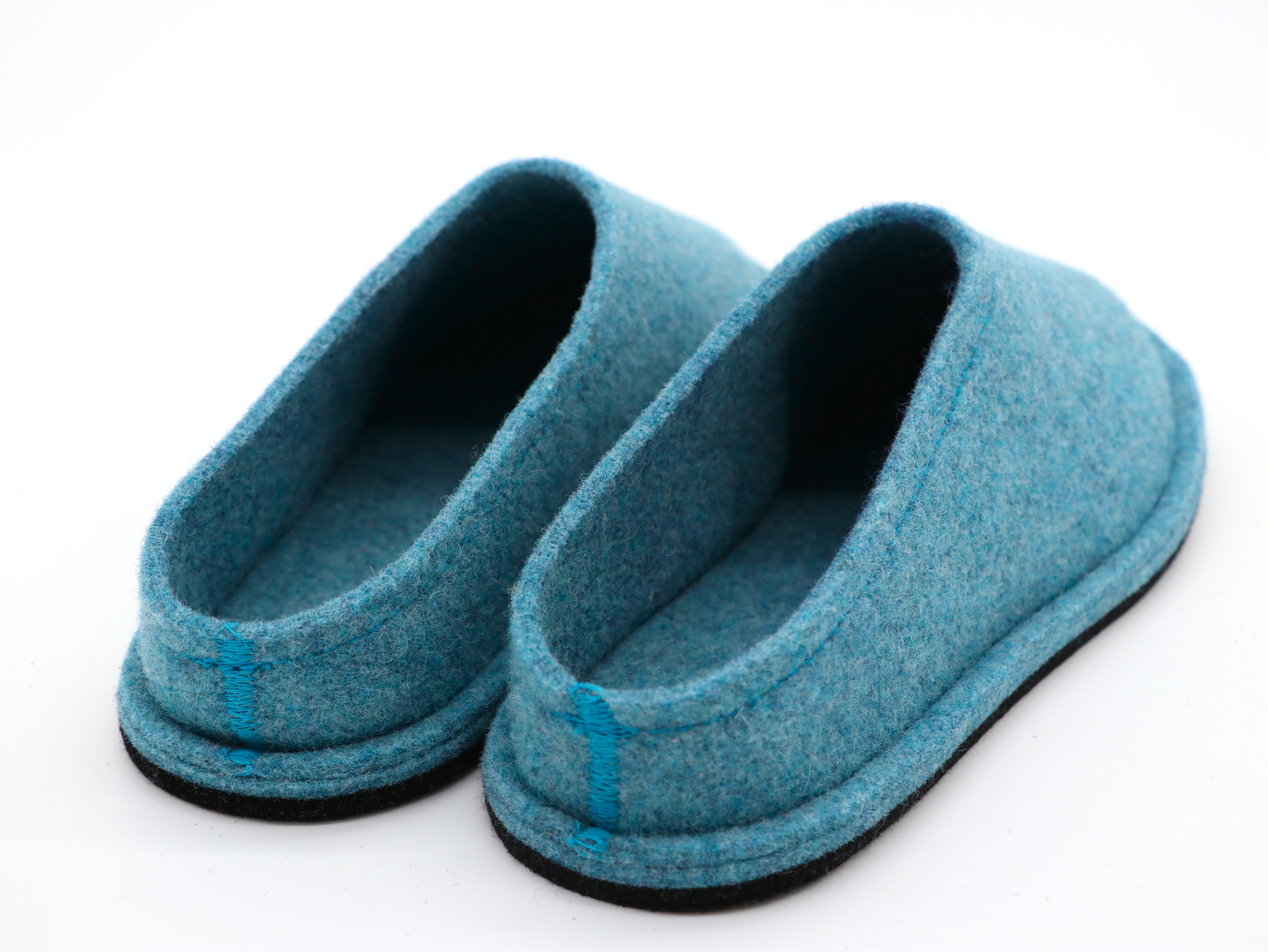 Hausschuhe aus Wollfilz – Ozeanblau
