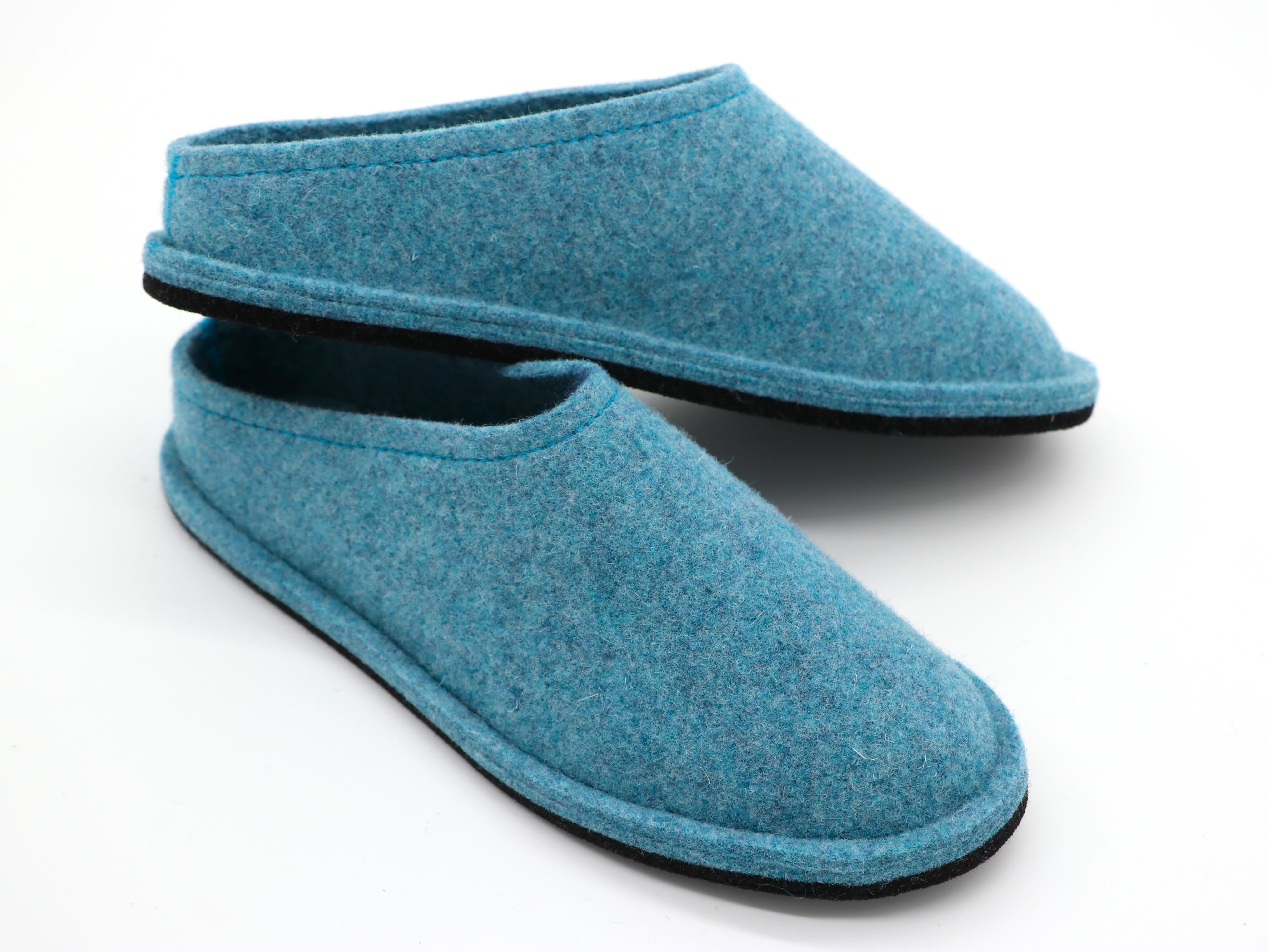 Hausschuhe aus Wollfilz – Ozeanblau